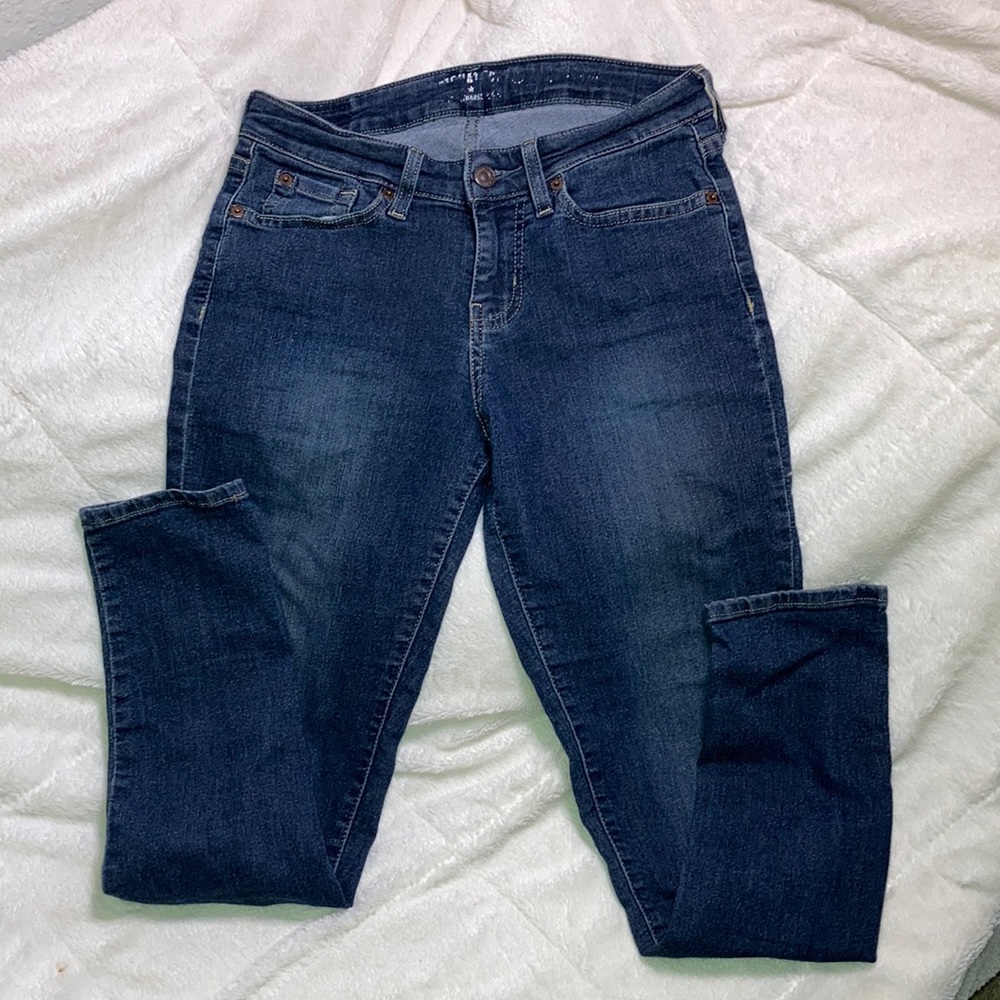 *MUST GO* Levi’s Signature Skinny Jeans *DONATING SOON*